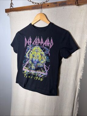 Def Leppard Black Graphic Tour T-Shirt - 1988 Leopard Design